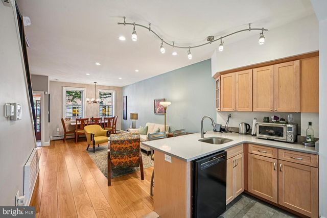 736 CARPENTER ST, Philadelphia, PA 19147