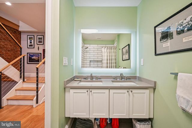 736 CARPENTER ST, Philadelphia, PA 19147