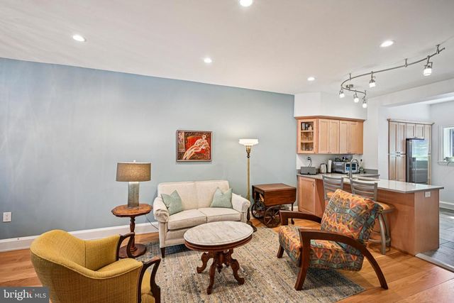 736 CARPENTER ST, Philadelphia, PA 19147