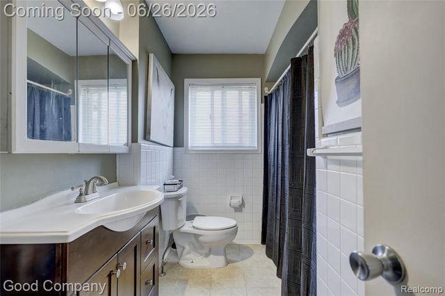 22626 Harmon Street, Saint Clair Shores, MI 48080
