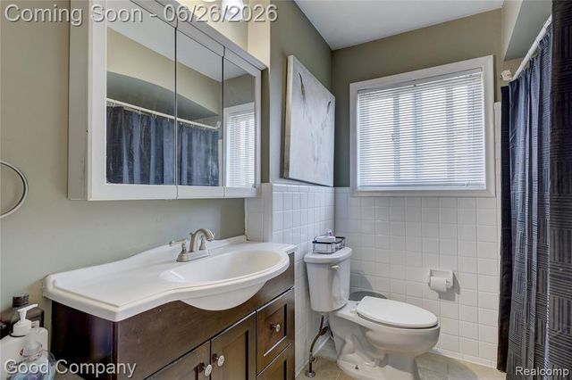 22626 Harmon Street, Saint Clair Shores, MI 48080