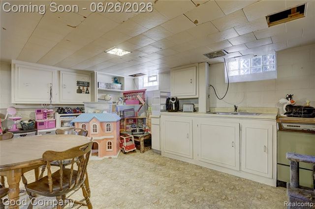 22626 Harmon Street, Saint Clair Shores, MI 48080