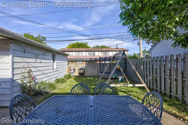 22626 Harmon Street, Saint Clair Shores, MI 48080