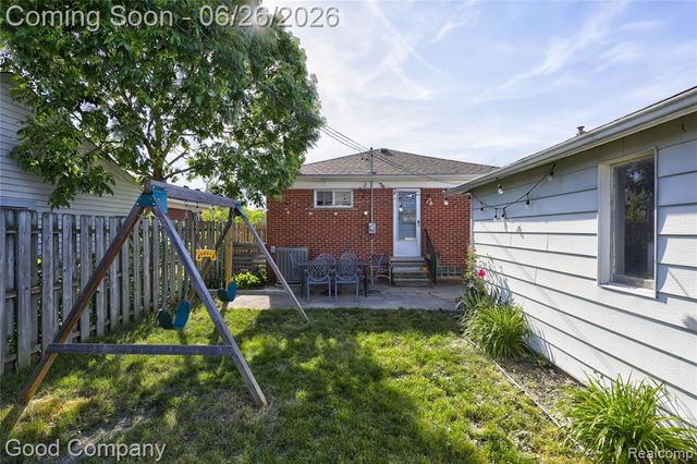 22626 Harmon Street, Saint Clair Shores, MI 48080