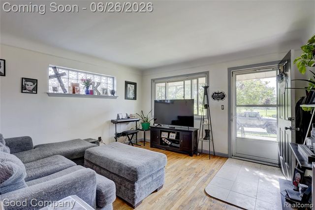 22626 Harmon Street, Saint Clair Shores, MI 48080