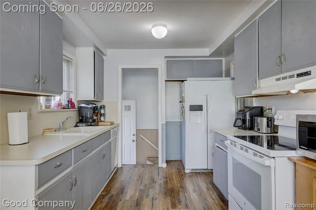 22626 Harmon Street, Saint Clair Shores, MI 48080