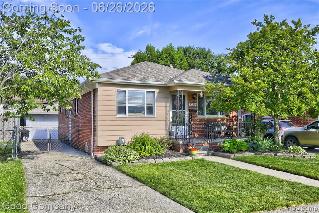 22626 Harmon Street, Saint Clair Shores, MI 48080