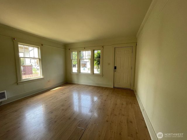 114 Wells Avenue S, Renton, WA 98057