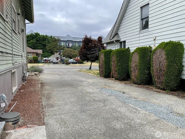 114 Wells Avenue S, Renton, WA 98057