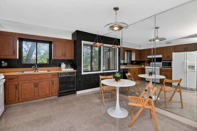 8212 Anchor Drive 508, Woodridge, IL 60517