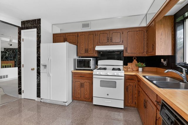 8212 Anchor Drive 508, Woodridge, IL 60517