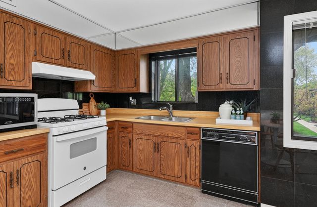 8212 Anchor Drive 508, Woodridge, IL 60517