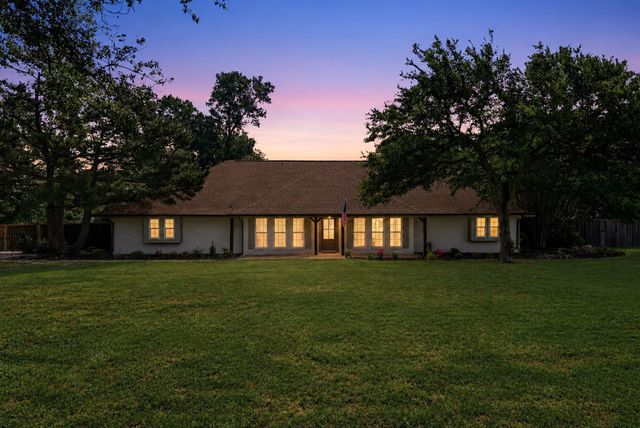 835 Cross Timbers Drive, Double Oak, TX 75077