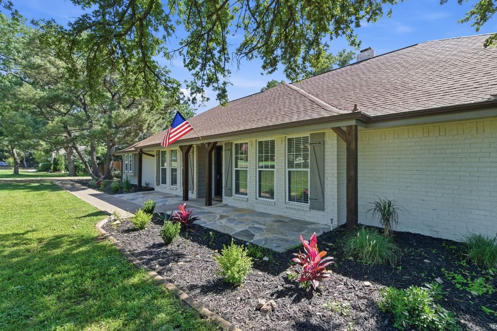 835 Cross Timbers Drive, Double Oak, TX 75077