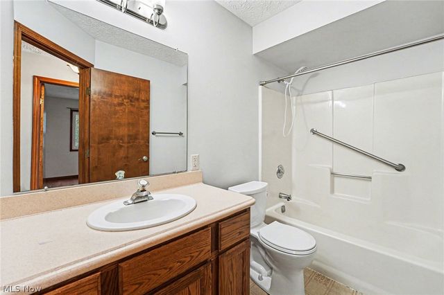 9505 Green Valley Drive, Mentor, OH 44060