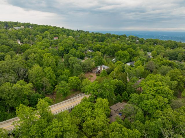 508 Scenic Highway, Lookout Mountain, TN 37350