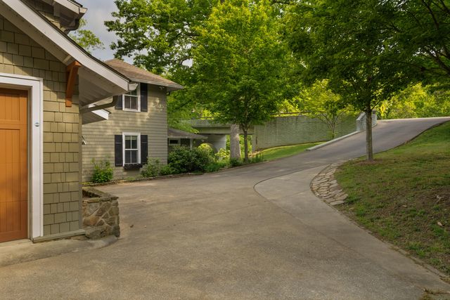 508 Scenic Highway, Lookout Mountain, TN 37350