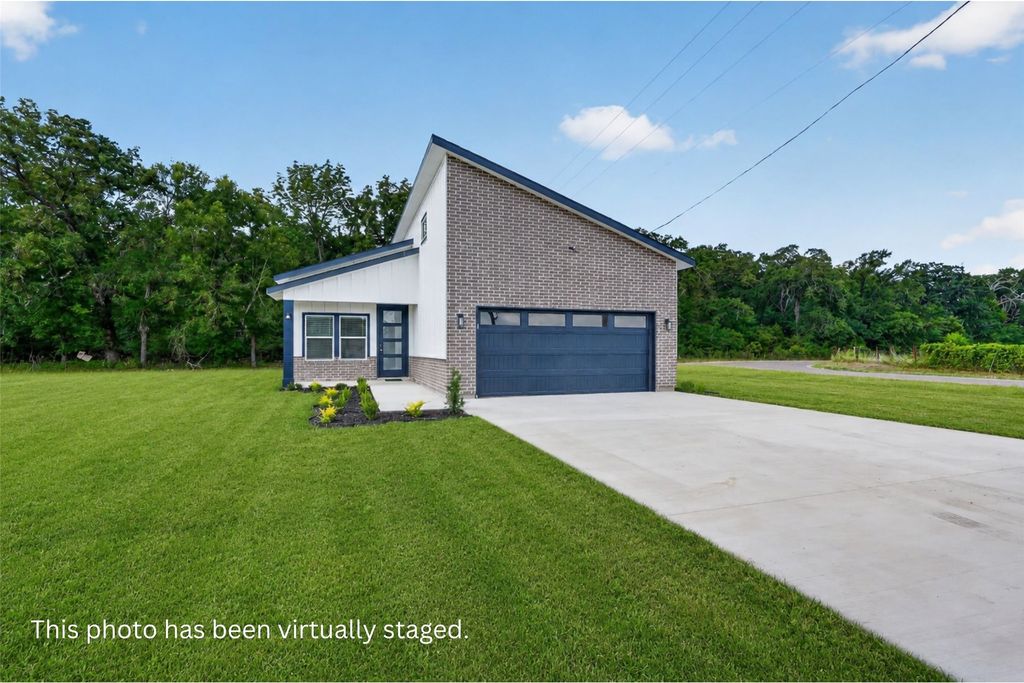 102 Shadywood Road, Trinidad, TX 75163