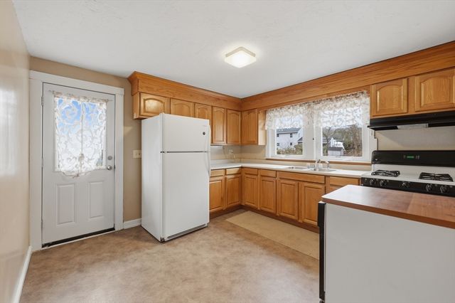 913 Lancaster Street, Leominster, MA 01453