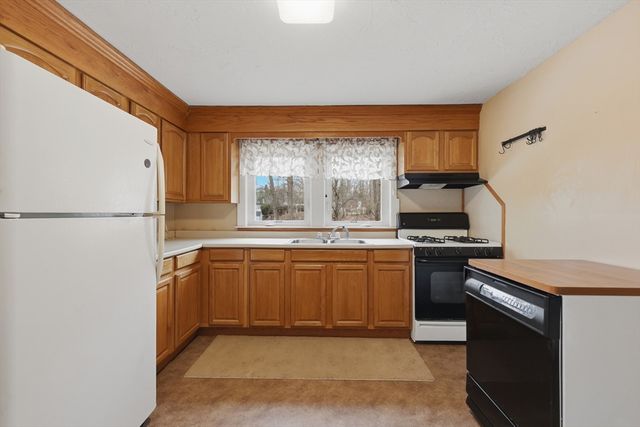 913 Lancaster Street, Leominster, MA 01453