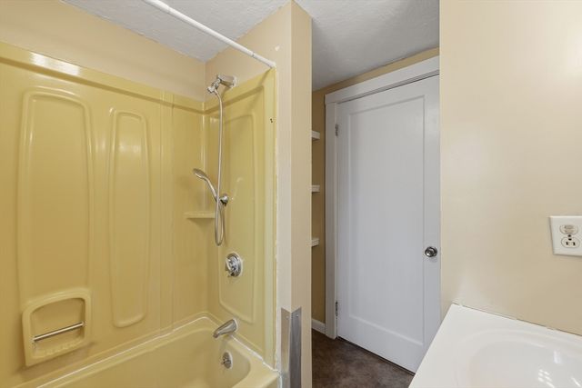 913 Lancaster Street, Leominster, MA 01453