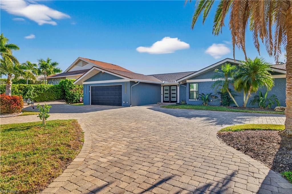 Image 2 of property listing at 3907 SE 21st PL, Cape Coral, FL 33904