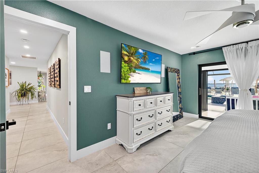 Image 20 of property listing at 3907 SE 21st PL, Cape Coral, FL 33904