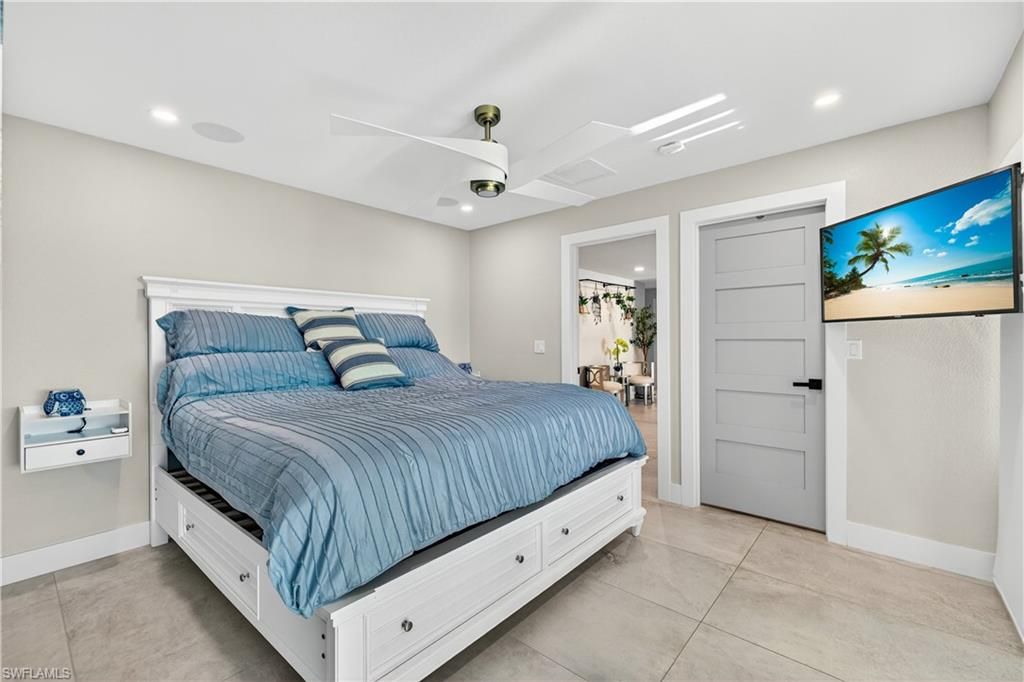 Image 25 of property listing at 3907 SE 21st PL, Cape Coral, FL 33904