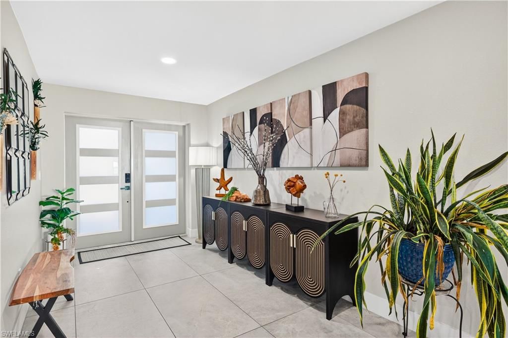 Image 3 of property listing at 3907 SE 21st PL, Cape Coral, FL 33904