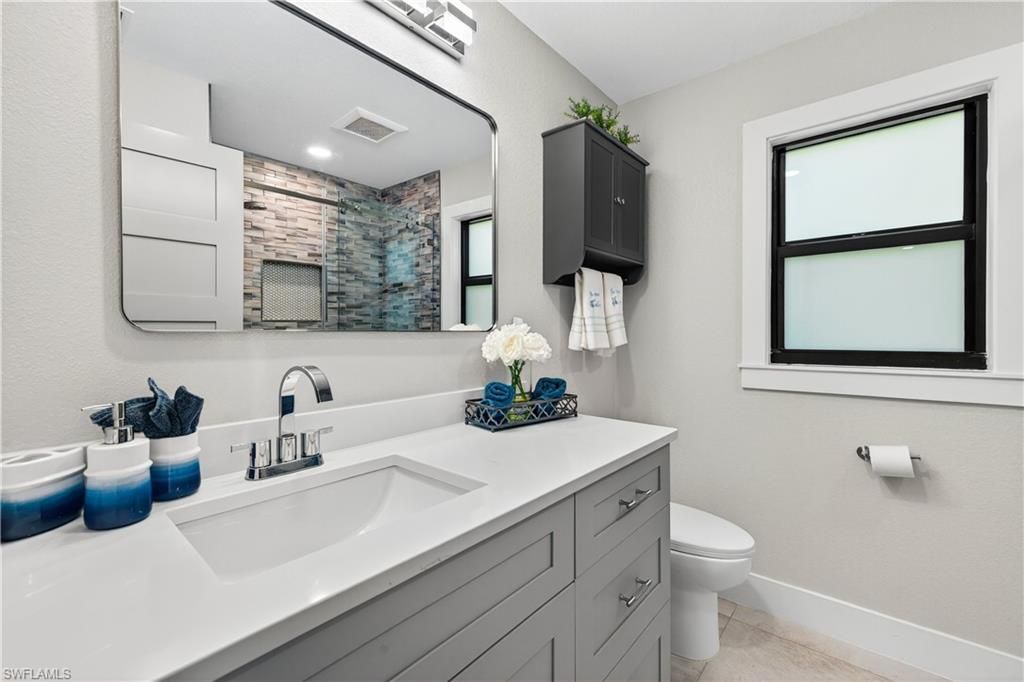 Image 30 of property listing at 3907 SE 21st PL, Cape Coral, FL 33904