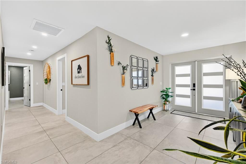 Image 4 of property listing at 3907 SE 21st PL, Cape Coral, FL 33904