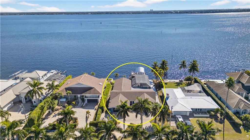 Image 43 of property listing at 3907 SE 21st PL, Cape Coral, FL 33904