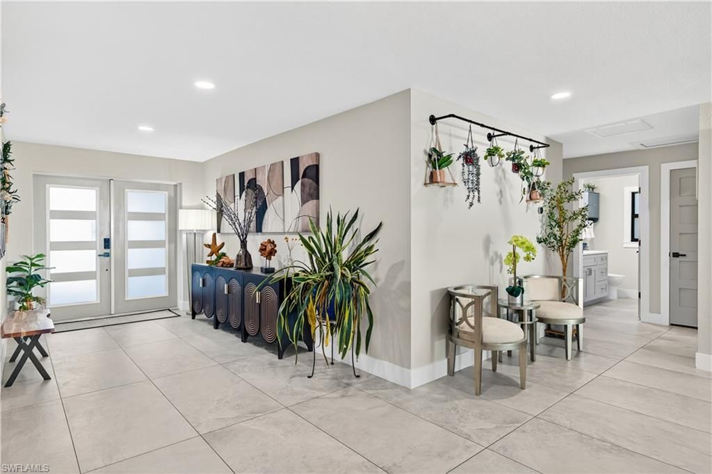 Image 5 of property listing at 3907 SE 21st PL, Cape Coral, FL 33904