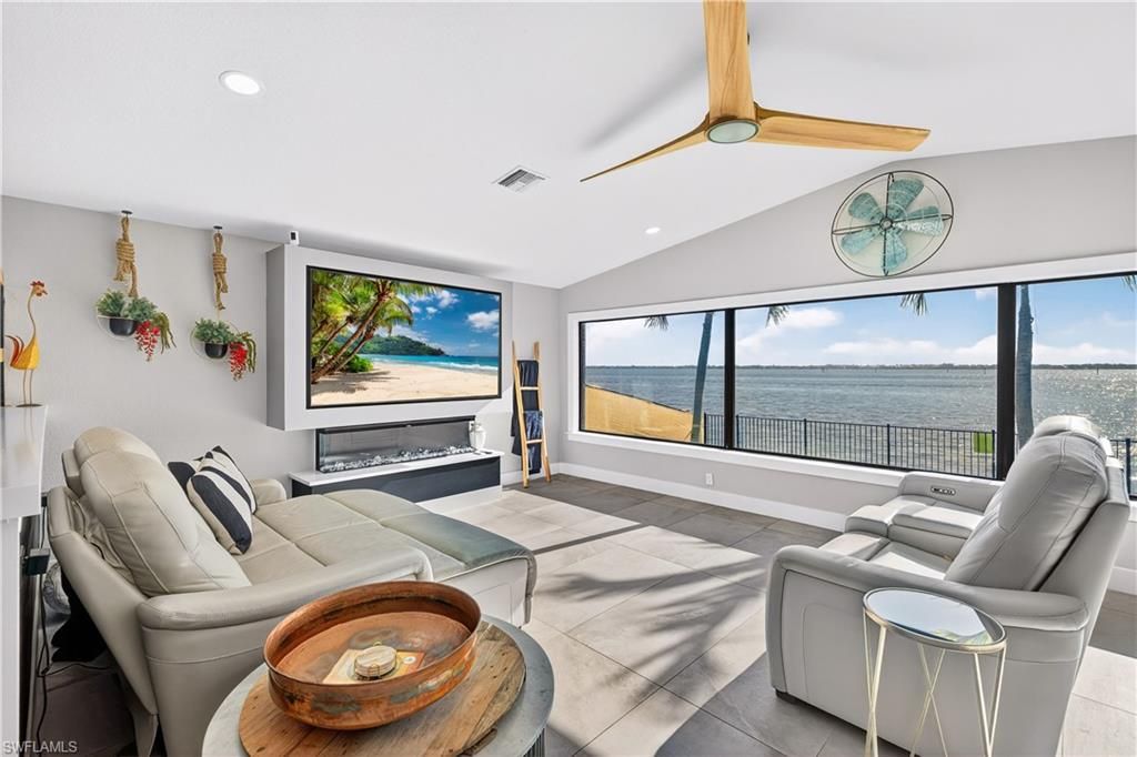 Image 6 of property listing at 3907 SE 21st PL, Cape Coral, FL 33904