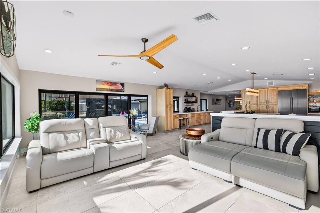 Image 8 of property listing at 3907 SE 21st PL, Cape Coral, FL 33904