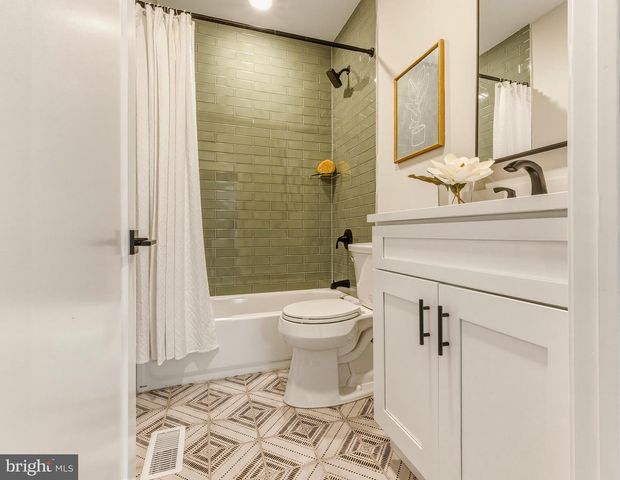 326 LIBERTY AVE, Mount Ephraim, NJ 08059