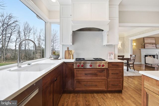 1803 BROOKSTONE CT, Vienna, VA 22182