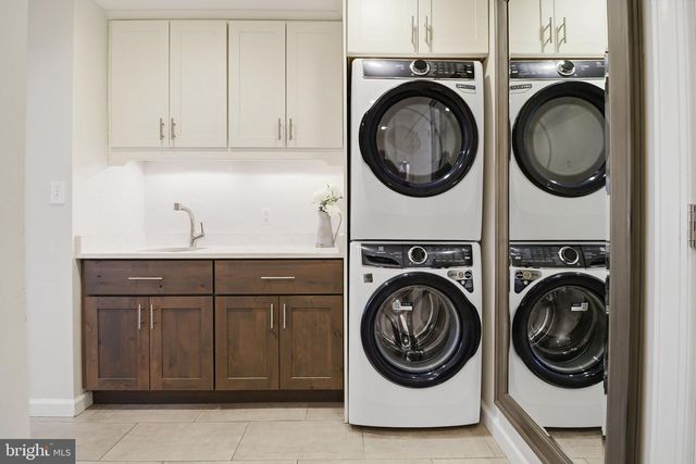 1803 BROOKSTONE CT, Vienna, VA 22182