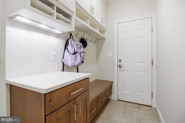 1803 BROOKSTONE CT, Vienna, VA 22182