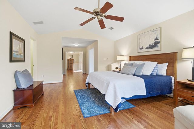 1803 BROOKSTONE CT, Vienna, VA 22182