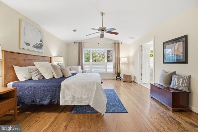 1803 BROOKSTONE CT, Vienna, VA 22182