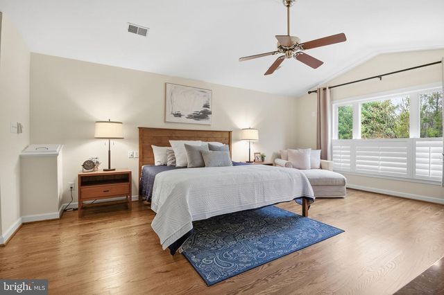 1803 BROOKSTONE CT, Vienna, VA 22182