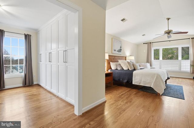 1803 BROOKSTONE CT, Vienna, VA 22182