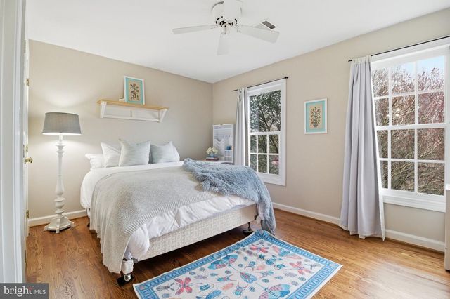 1803 BROOKSTONE CT, Vienna, VA 22182