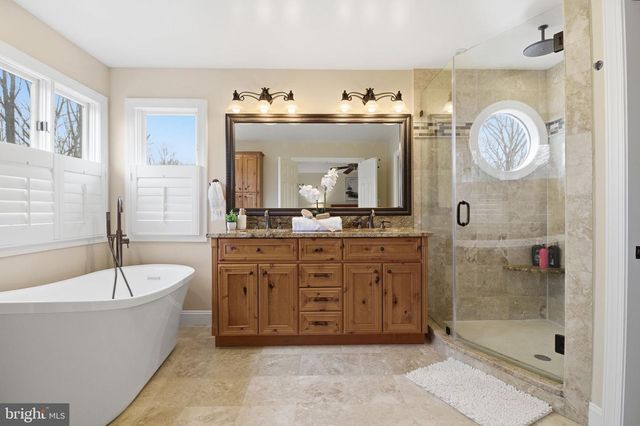 1803 BROOKSTONE CT, Vienna, VA 22182