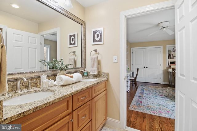 1803 BROOKSTONE CT, Vienna, VA 22182