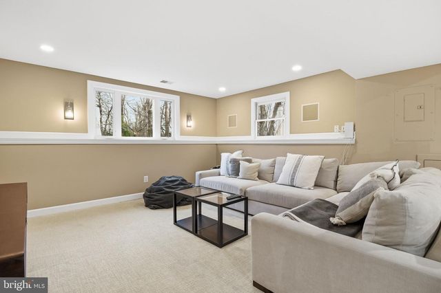 1803 BROOKSTONE CT, Vienna, VA 22182