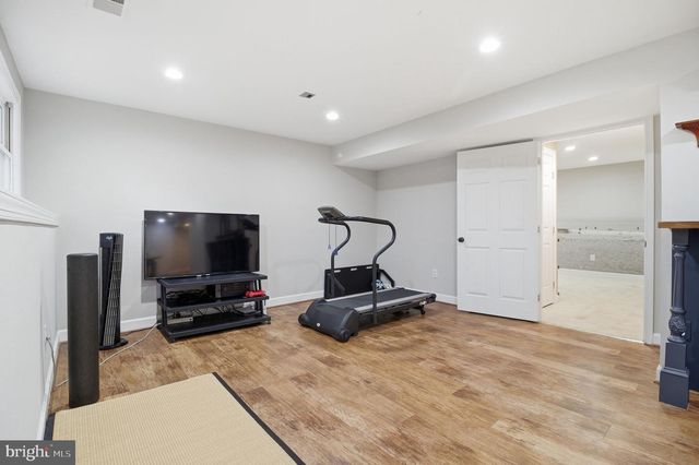 1803 BROOKSTONE CT, Vienna, VA 22182