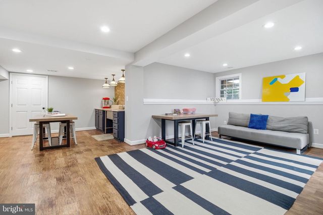 1803 BROOKSTONE CT, Vienna, VA 22182