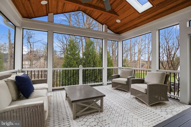 1803 BROOKSTONE CT, Vienna, VA 22182